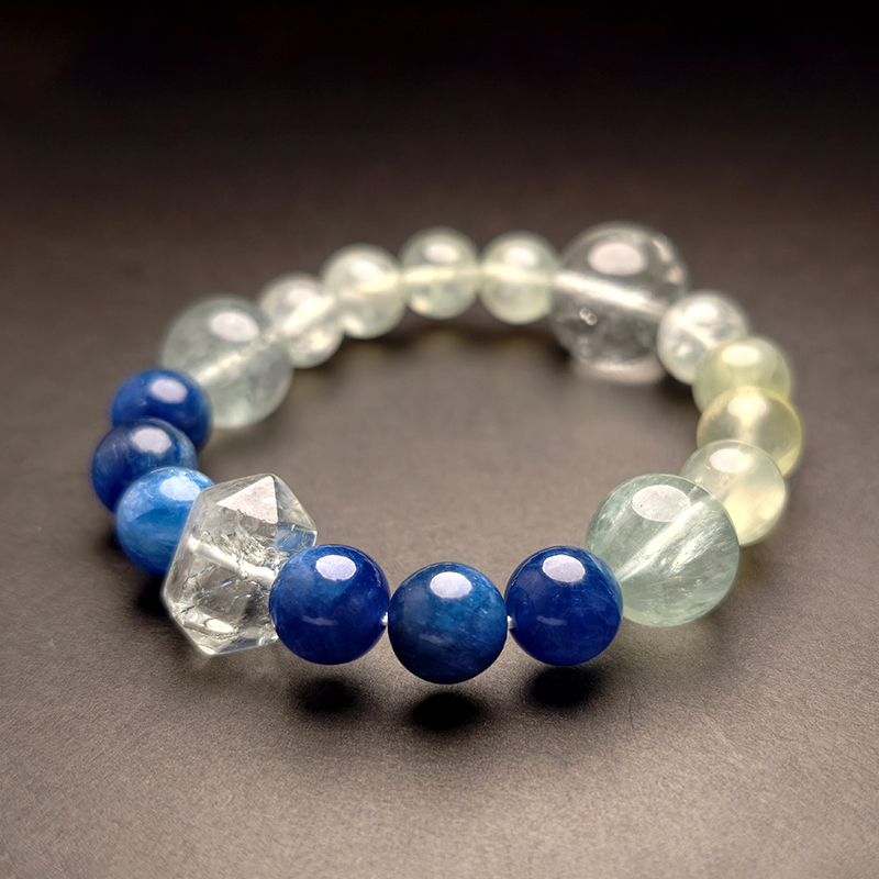 The Flowing Wood – Prehnite & Blue Kyanite Gemstone Bracelet